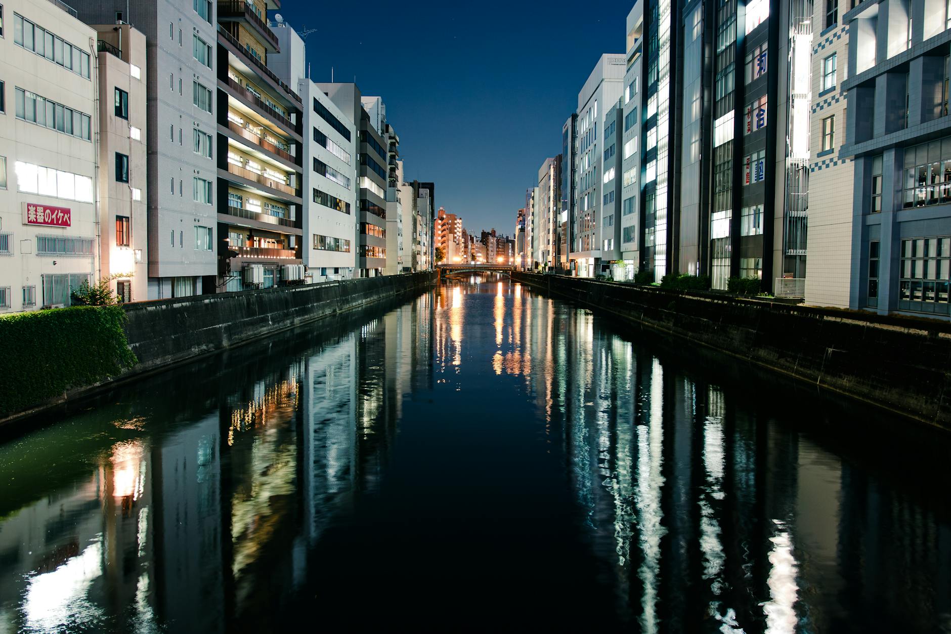 Kostenloses Stock Foto zu beleuchtet, fluchtpunktperspektive, japan