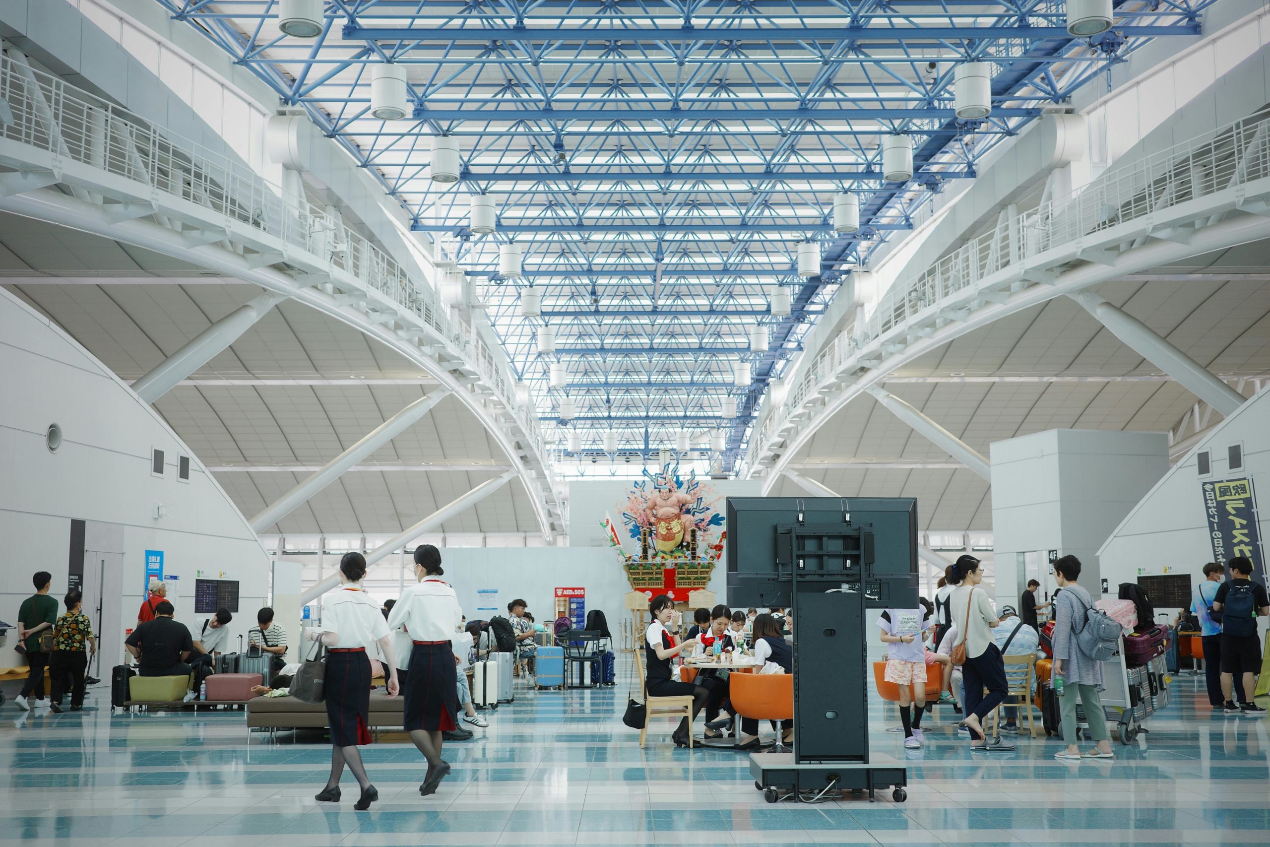 Kostenloses Stock Foto zu flugbegleiter, flughafen, flughafen fukuoka